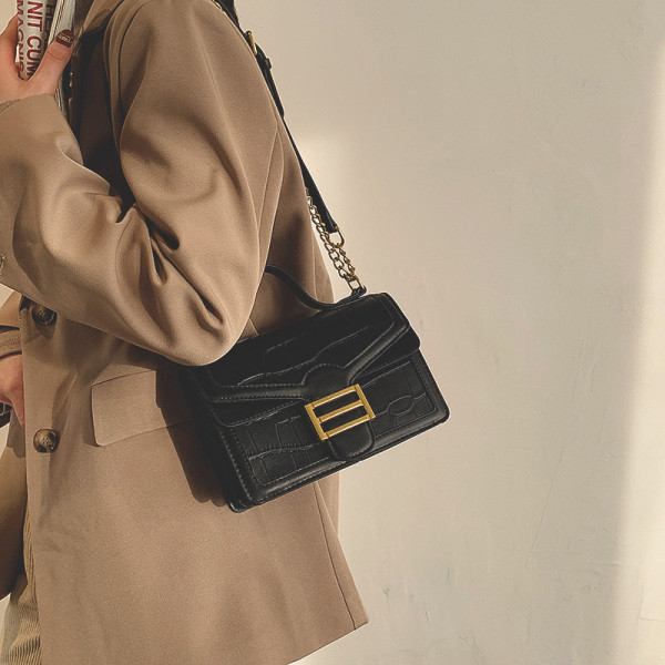 Naiste igapäevakott pika keti ja metallist lukuga