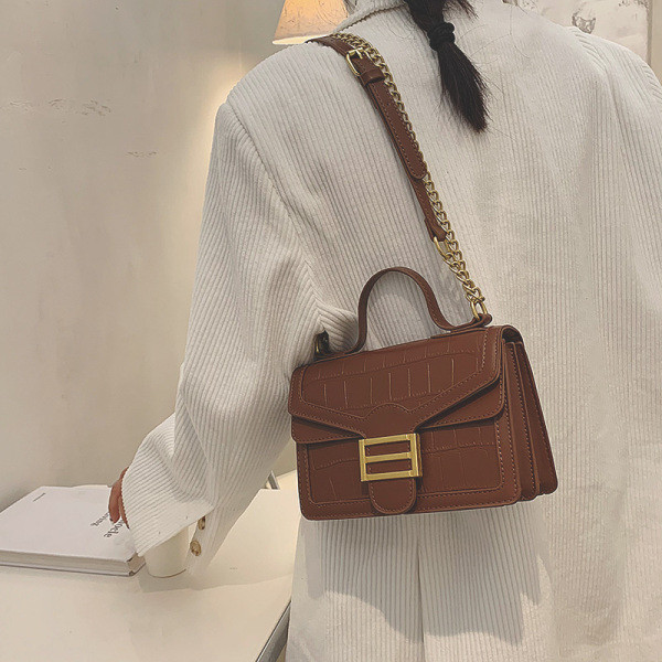 Naiste igapäevakott pika keti ja metallist lukuga