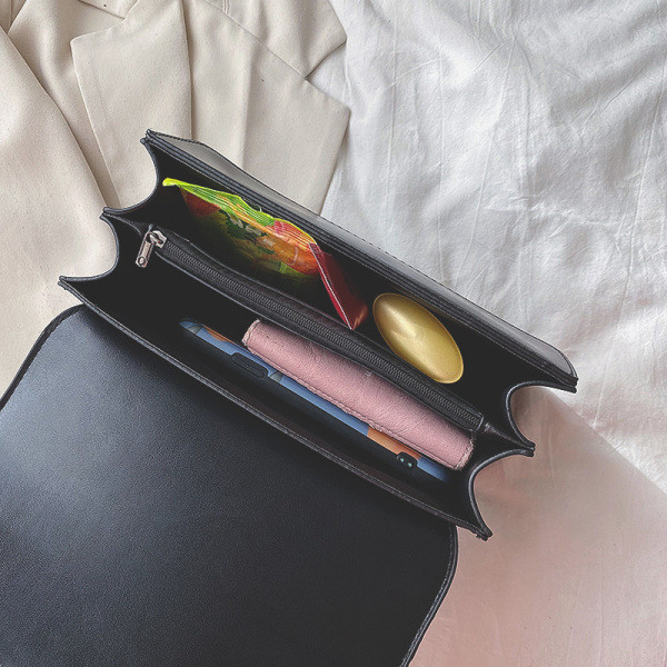 Naiste igapäevakott pika keti ja metallist lukuga