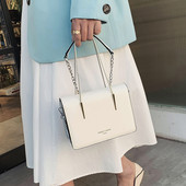 Κομψή γυναικεία έκο δερμάτινη τσάντα με δύο μεταλλικές λαβές