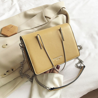 Κομψή γυναικεία έκο δερμάτινη τσάντα με δύο μεταλλικές λαβές