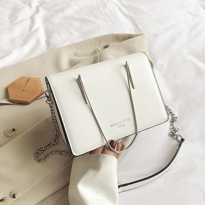 Κομψή γυναικεία έκο δερμάτινη τσάντα με δύο μεταλλικές λαβές