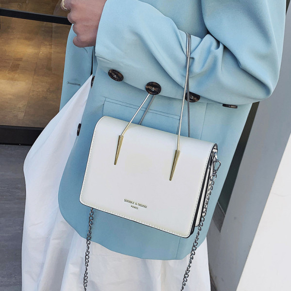 Κομψή γυναικεία έκο δερμάτινη τσάντα με δύο μεταλλικές λαβές