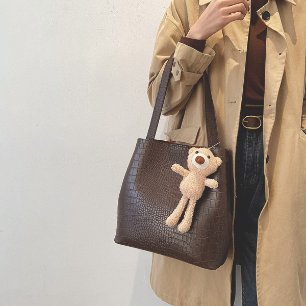 Geanta de mana din piele cu element 3D si doua manere