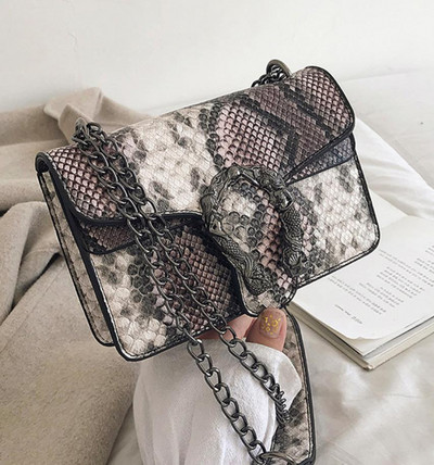 Kis női táska állatmintával és fém fogantyúval