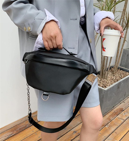 Női deréktáska punk típusú öko bőrből