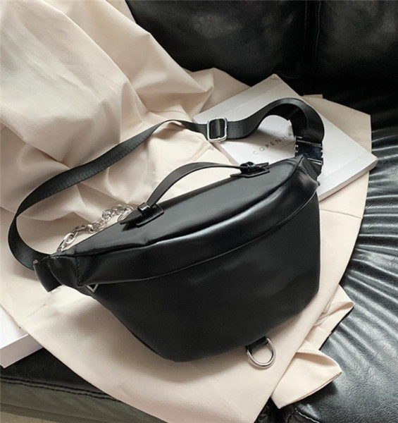 Női deréktáska punk típusú öko bőrből