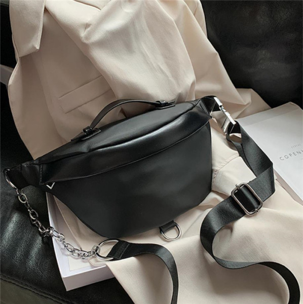 Női deréktáska punk típusú öko bőrből