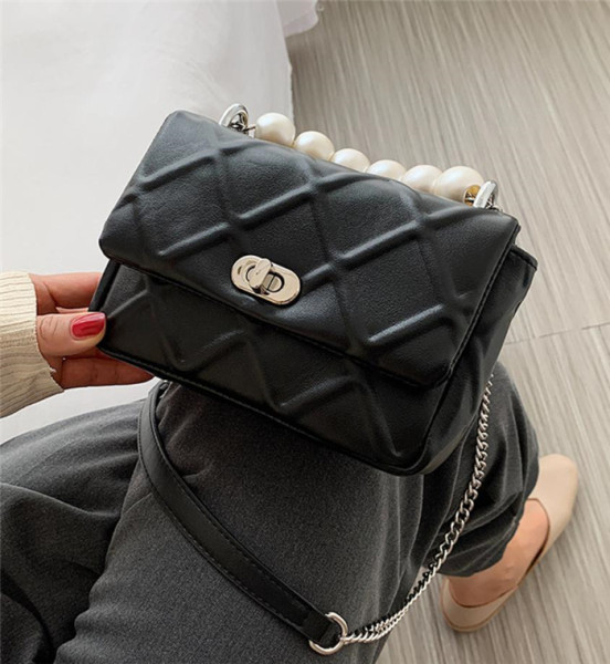 Új modell bőrtáska gyöngyökkel