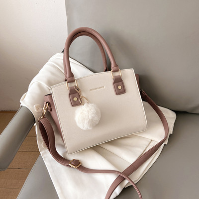 Σύγχρονη γυναικεία τσάντα με δύο λαβές