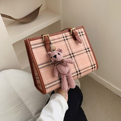 Naiste igapäevakott aksessuaariga