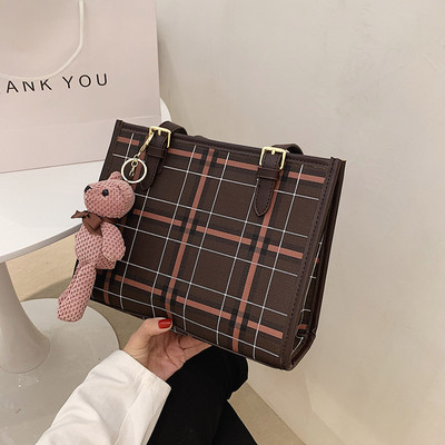 Naiste igapäevakott aksessuaariga