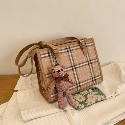 Naiste igapäevakott aksessuaariga