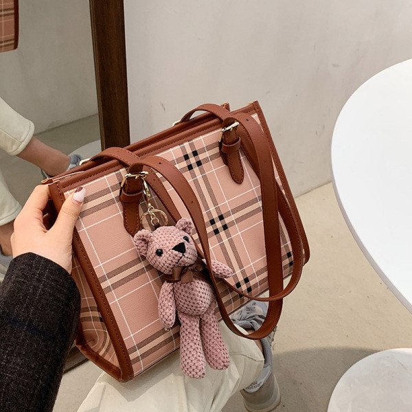 Naiste igapäevakott aksessuaariga