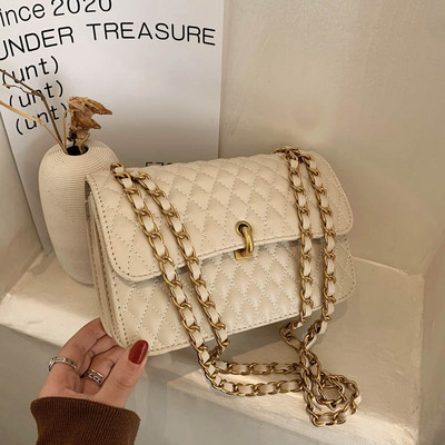 Női bőr táska fém fogantyúval