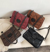 Moodne nahast kott metallist keti ja pandlaga