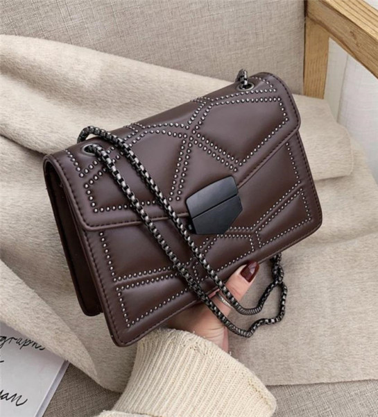 Moodne nahast kott metallist keti ja pandlaga