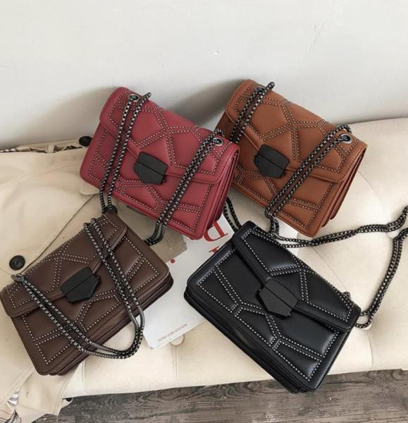 Moodne nahast kott metallist keti ja pandlaga