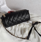 Női táska eko bőrből készült sima modell, fém fogantyúval