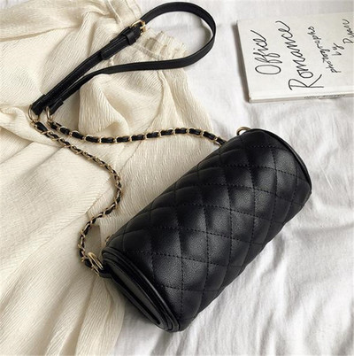 Női táska eko bőrből készült sima modell, fém fogantyúval