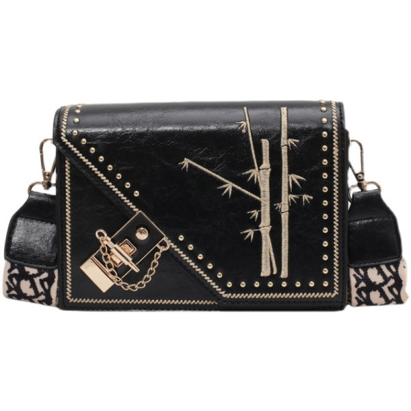 Naiste nahast kott tikandi ja metallketiga