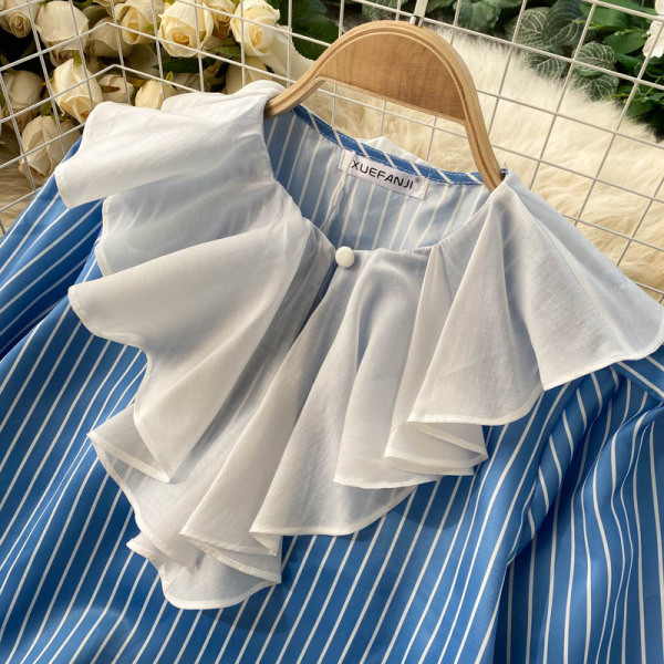 Ženska košulja s ovalnim izrezom i tilom