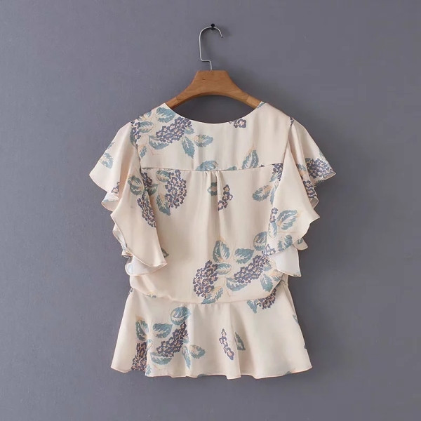 Suvine naiste särk lootosevarrukate ja spitsikaelusega