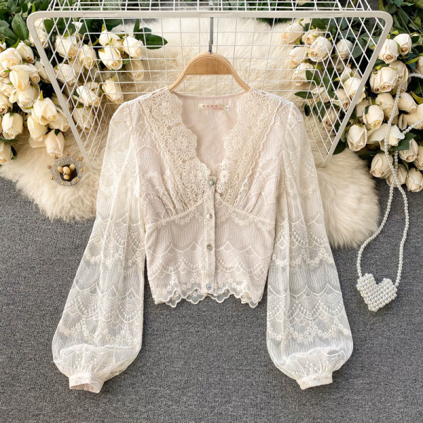 Ležerna ženska košulja od čipke sa špic izrezom i gumbima