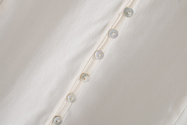 Νέο μοντέλο πουκάμισο για την άνοιξη με κουμπιά και μακριά μανίκια