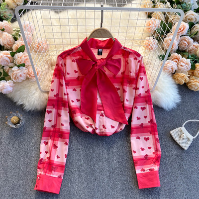 Modern női ing szívecskékkel és szalaggal a gallérján