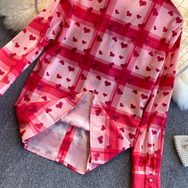 Modern női ing szívecskékkel és szalaggal a gallérján