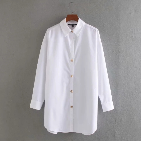 Hosszabbított ingmodell klasszikus gallérral, fehér színben