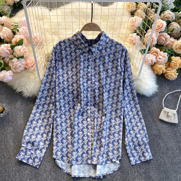 Stiilne klassikalise krae ja pikkade varrukatega naiste särk