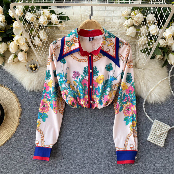 Többszínű női ing virágmintával és klasszikus gallérral