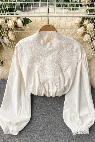 Stílusos női ing csipkével és széles ujjú fehér színben