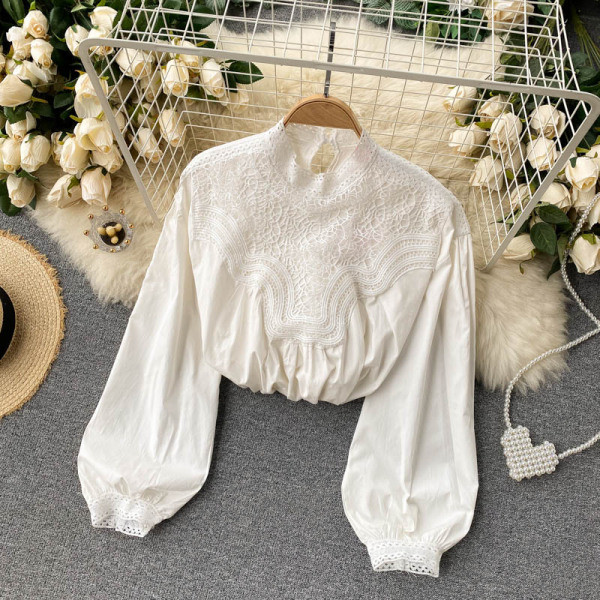 Stílusos női ing csipkével és széles ujjú fehér színben
