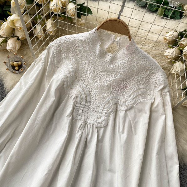 Stílusos női ing csipkével és széles ujjú fehér színben