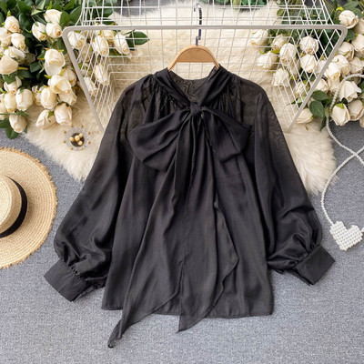 Modern női ing szalaggal a gallérján