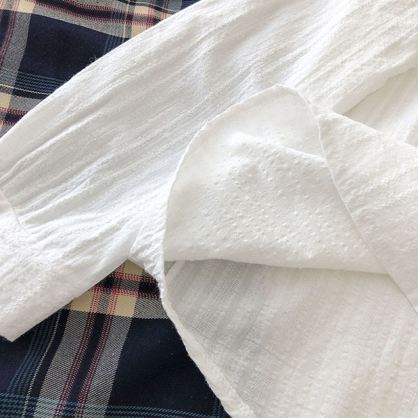 Modern női ing ovális nyakkivágással - fehér színben