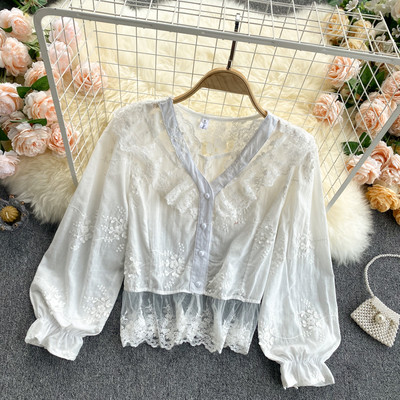 Naiste moodne nööpide ja spitsikaelusega pitssärk