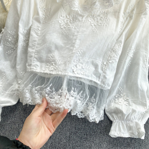 Naiste moodne nööpide ja spitsikaelusega pitssärk