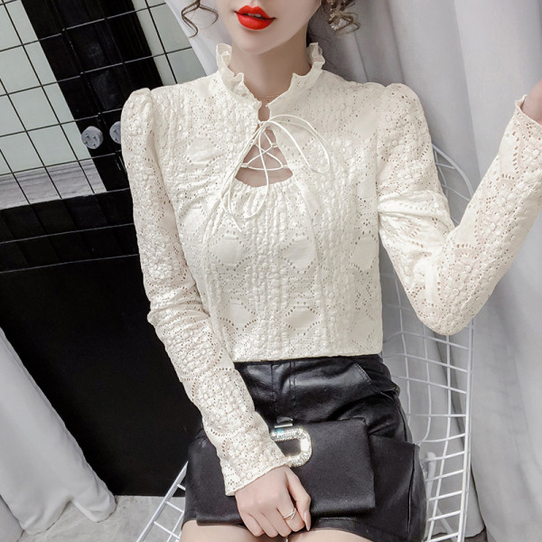 Moodne lipsude ja puhvvarrukatega naiste särk