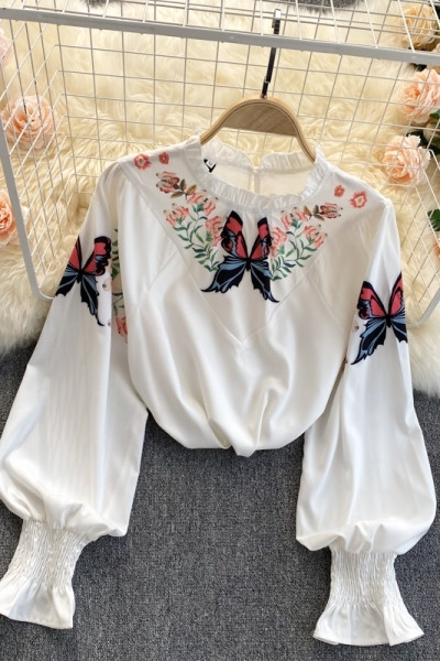 Ženska košulja s printom u boji i ovalnim dekolteom