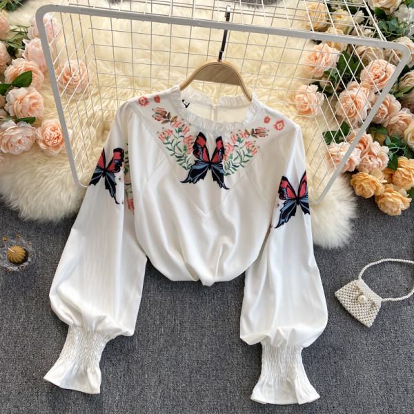 Ženska košulja s printom u boji i ovalnim dekolteom