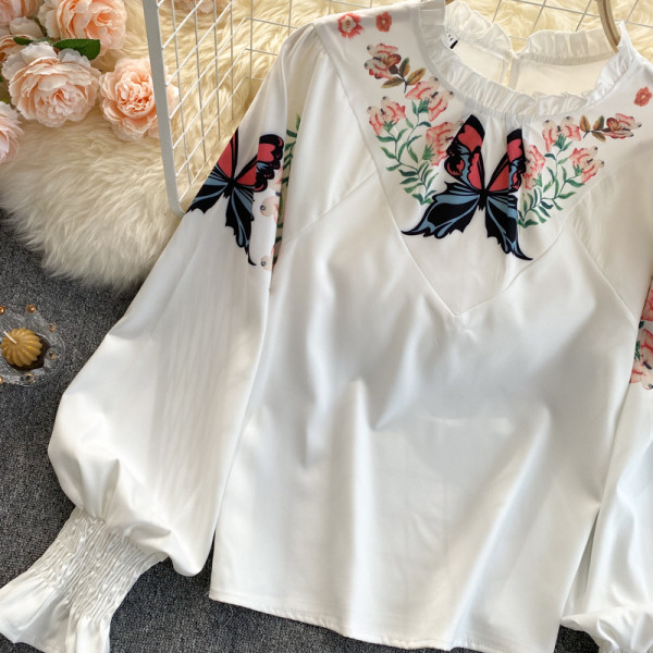 Ženska košulja s printom u boji i ovalnim dekolteom