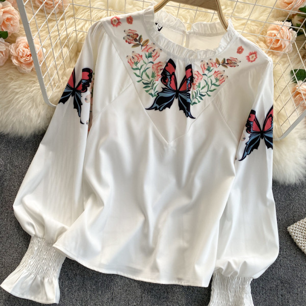 Ženska košulja s printom u boji i ovalnim dekolteom