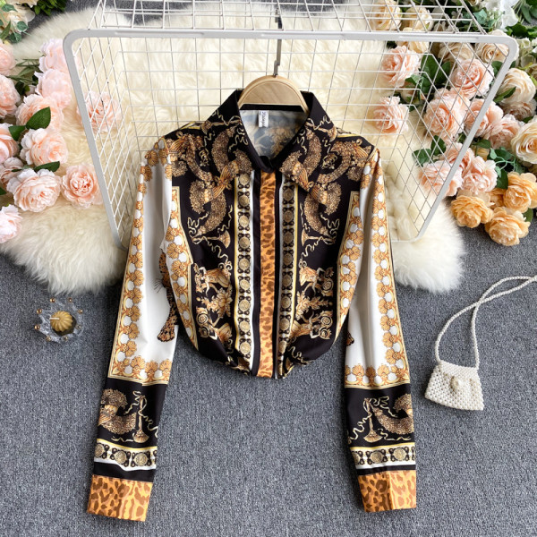 Klassikalise kraega vabaaja naiste särk