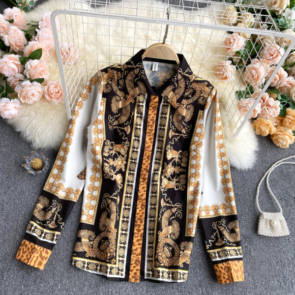 Klassikalise kraega vabaaja naiste särk