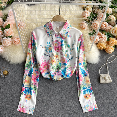 Színes női ing virágmintával és klasszikus gallérral