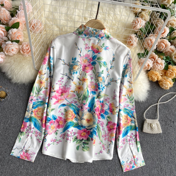 Színes női ing virágmintával és klasszikus gallérral